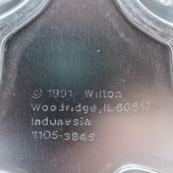 Wilton Mini Ghosts Halloween Baking Cake Pan Mold 2105-3845 Vintage 1991 - Picture 2 of 6